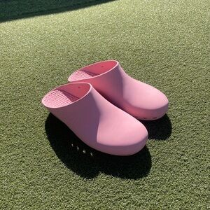 Calzuro Bubble Gum Clogs